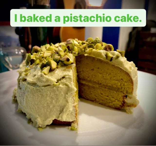 ピスタチオケーキを焼きました🥸
#glutenfree  #bakingcakes  #pistchiocake